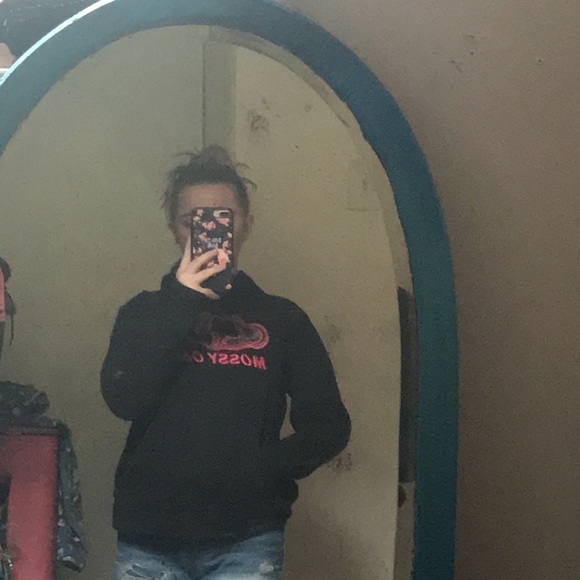 Size: small in woman’s color: Black with a pink army logo - Picture 2 of 2